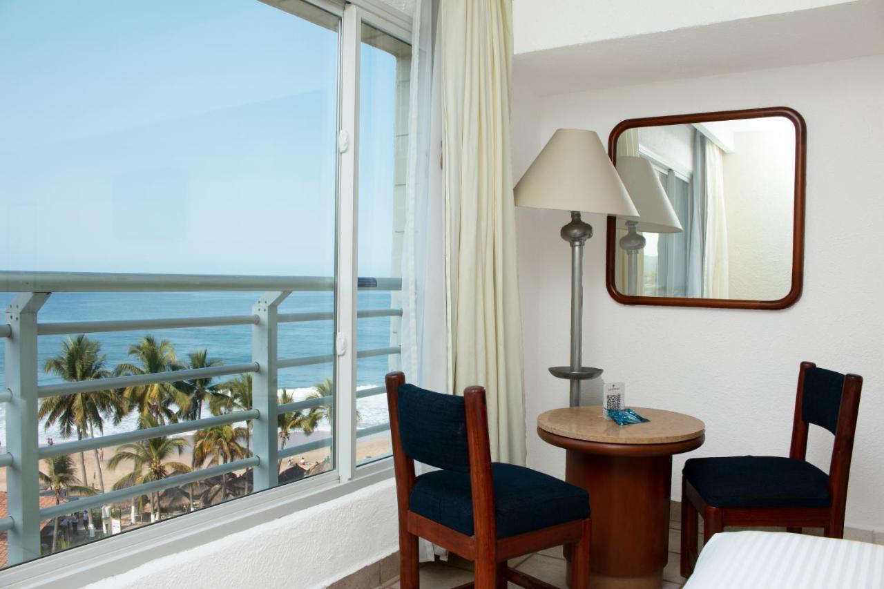 Emporio Ixtapa Hotel Ixtapa  Exterior photo A room at the hotel