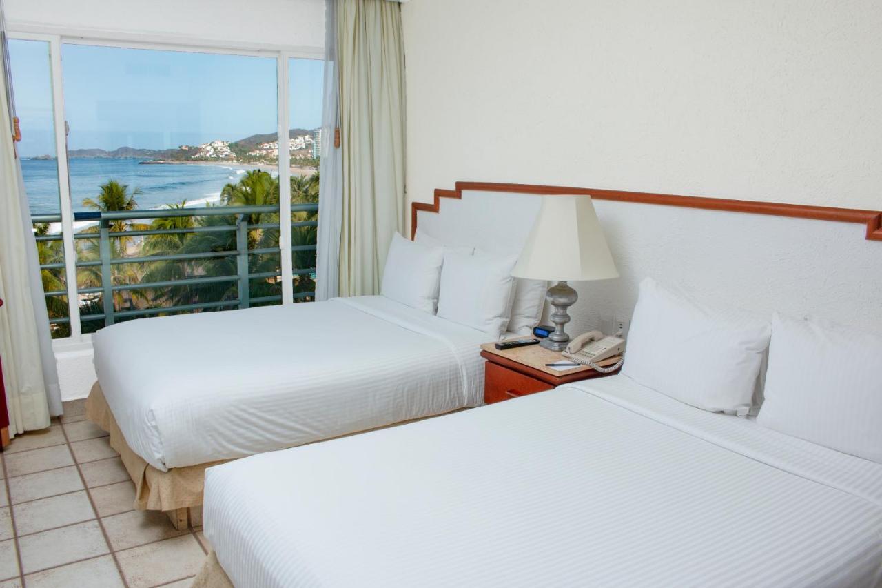 Emporio Ixtapa Hotel Ixtapa  Exterior photo A typical hotel room