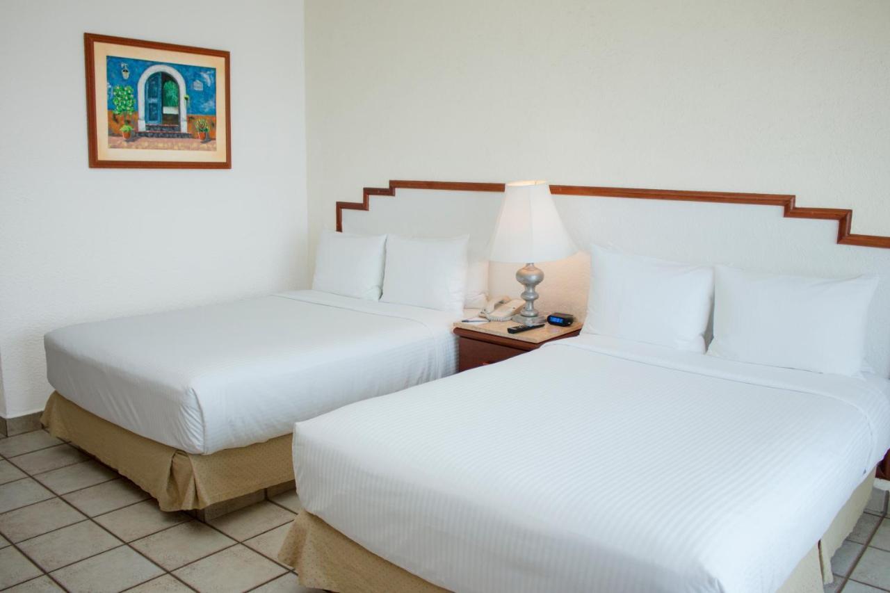 Emporio Ixtapa Hotel Ixtapa  Exterior photo A room at the hotel