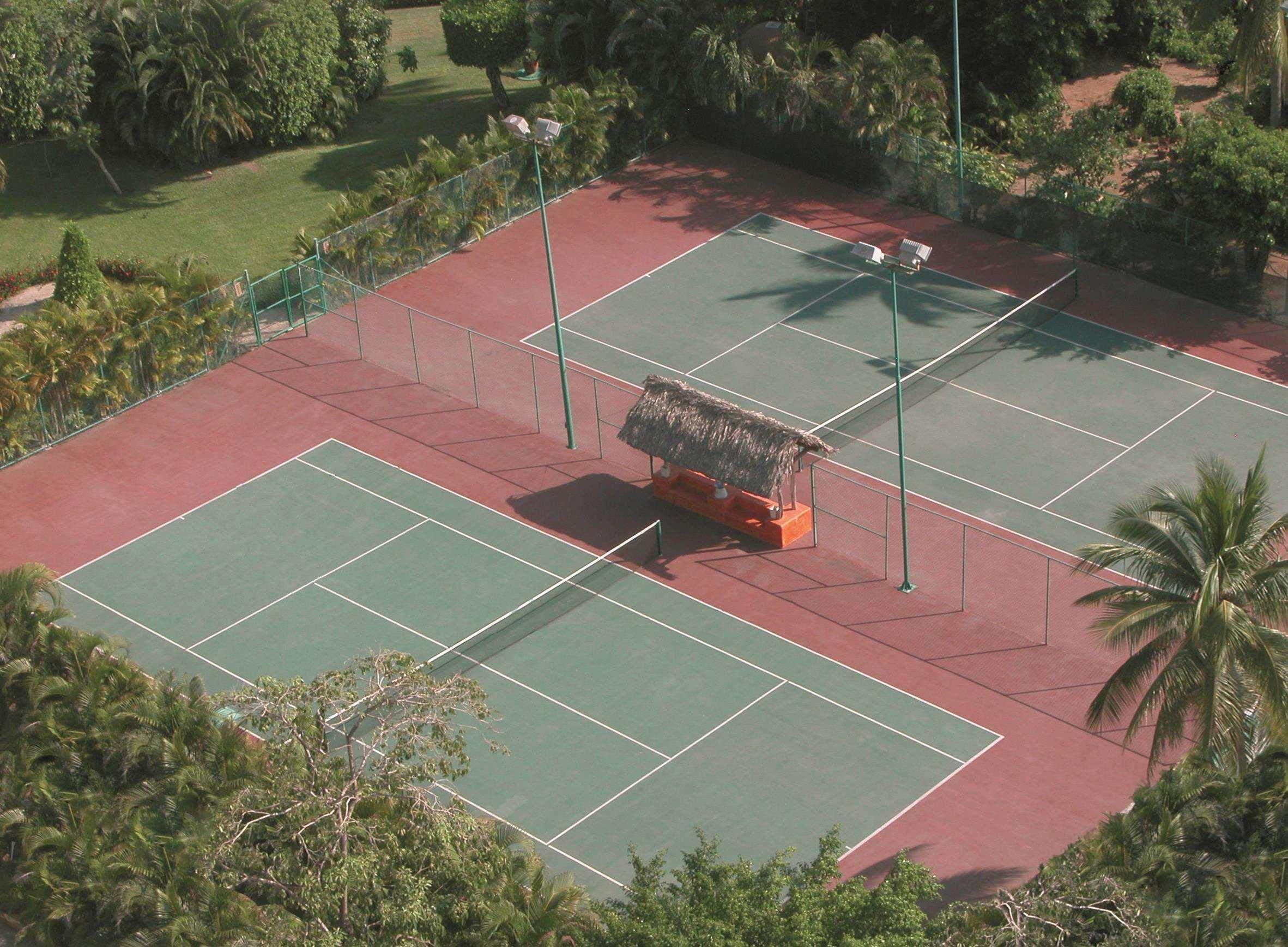 Emporio Ixtapa Hotel Ixtapa  Exterior photo Tennis courts at the Boca Raton Resort