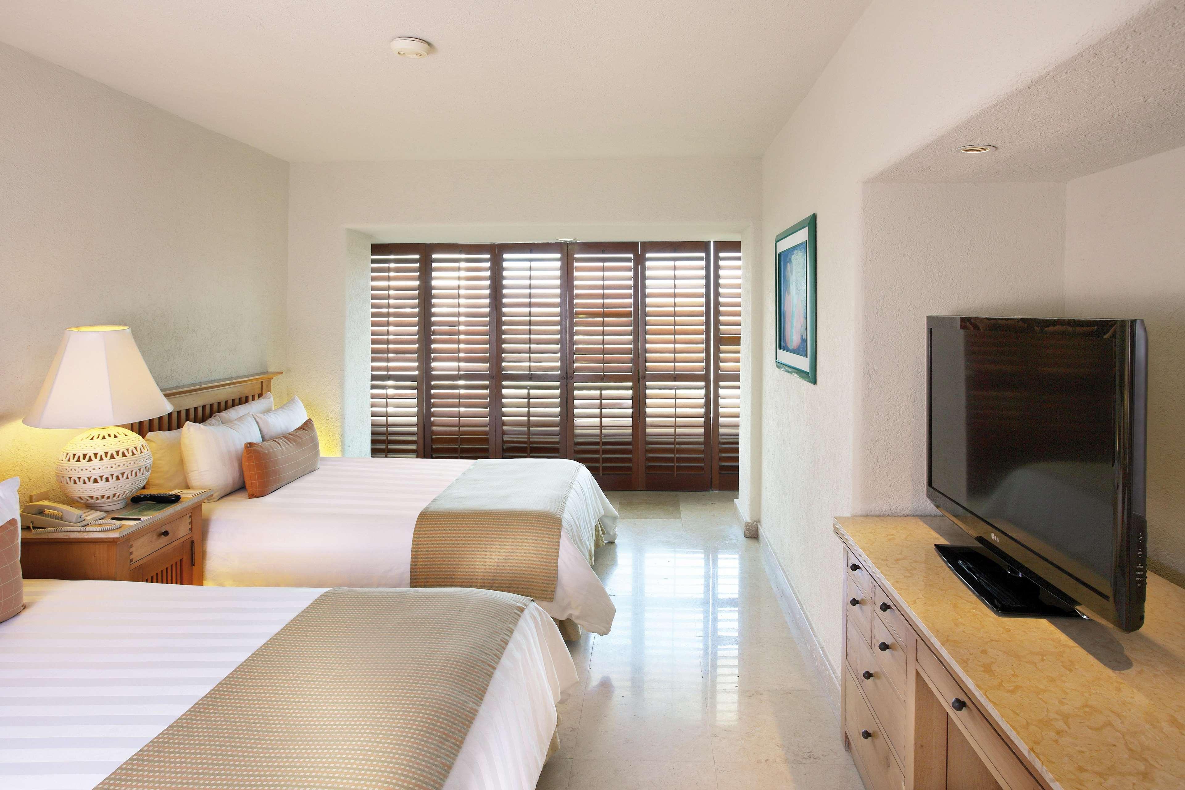 Emporio Ixtapa Hotel Ixtapa  Exterior photo A room at the hotel