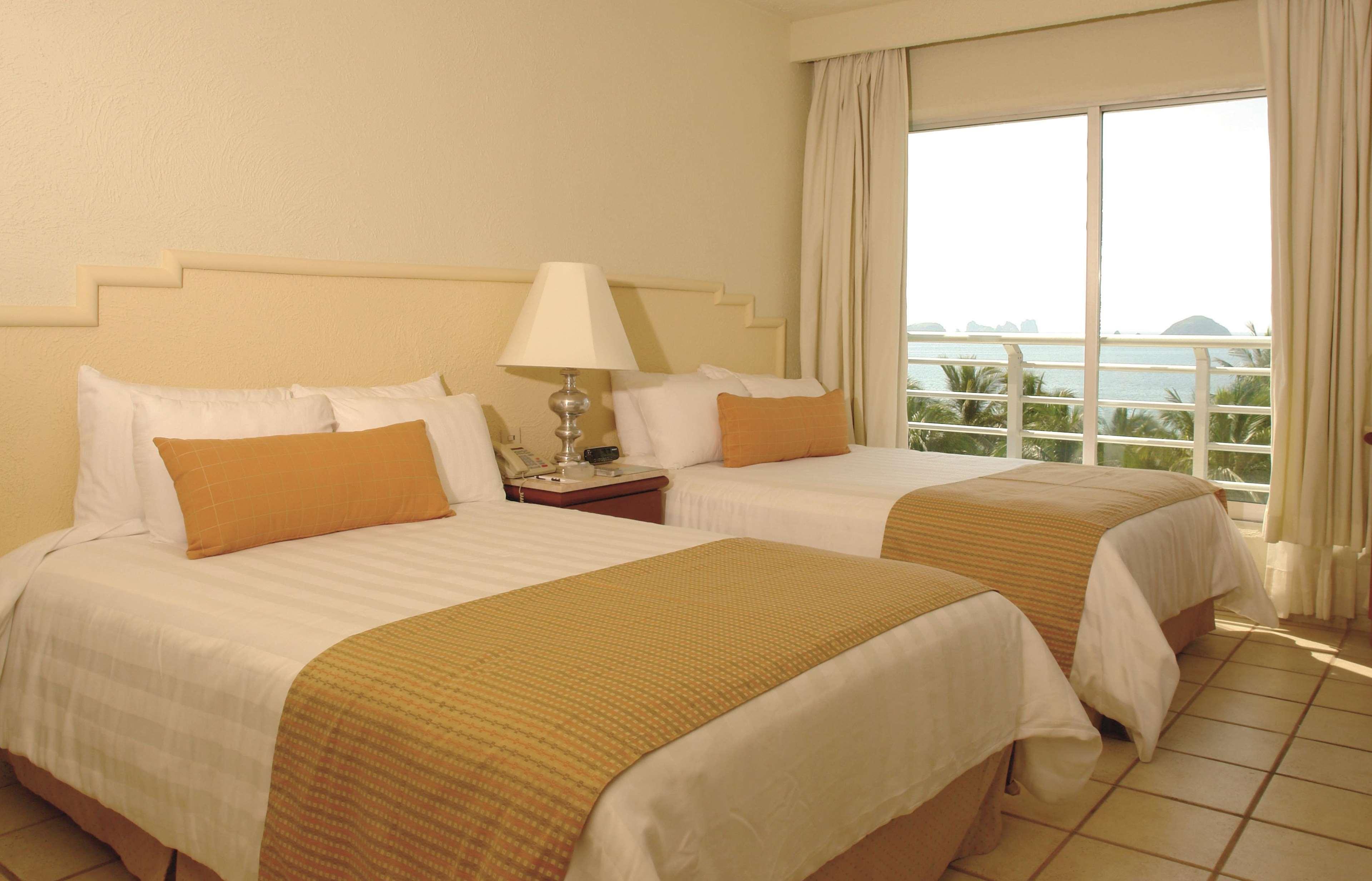 Emporio Ixtapa Hotel Ixtapa  Exterior photo A typical hotel room