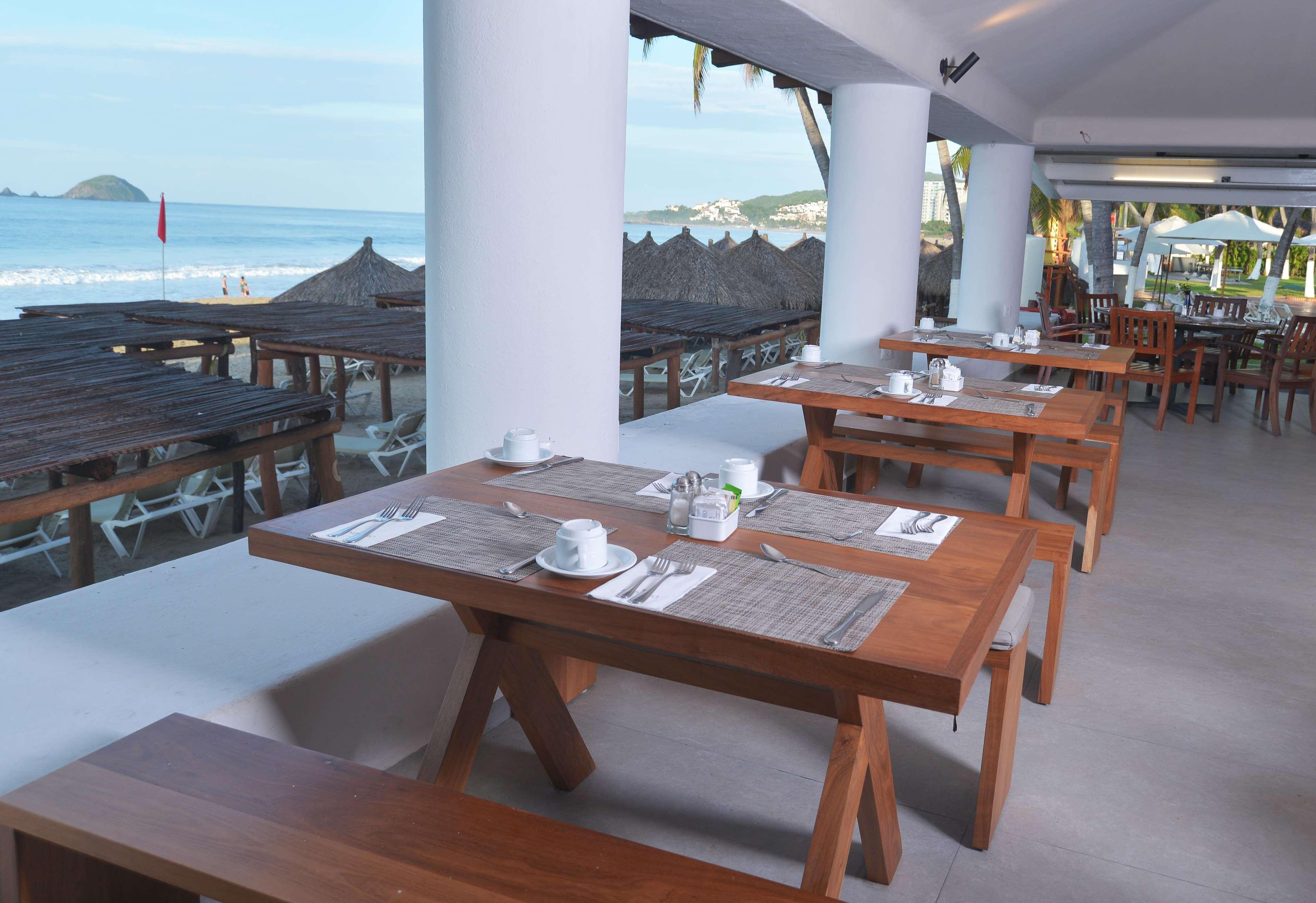 Emporio Ixtapa Hotel Ixtapa  Exterior photo The restaurant at the resort